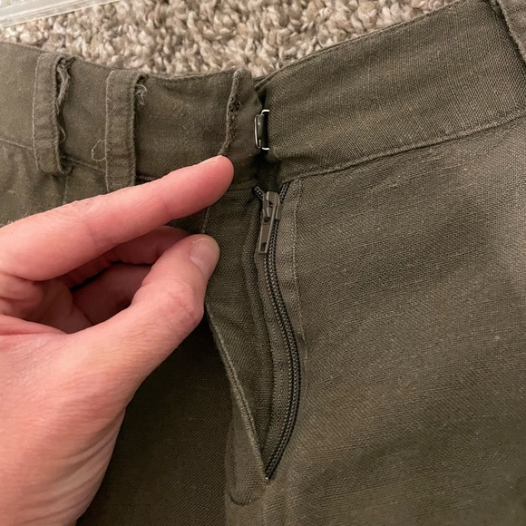 Forever 21 army green shorts. Size small. - Picture 4 of 6